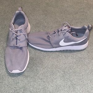 Never Worn Nike Rosche Runs Wolf Grey